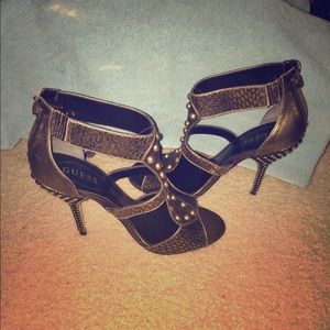 SALE⭐️NEW⭐️GUESS❓Studded heels stunning sz…